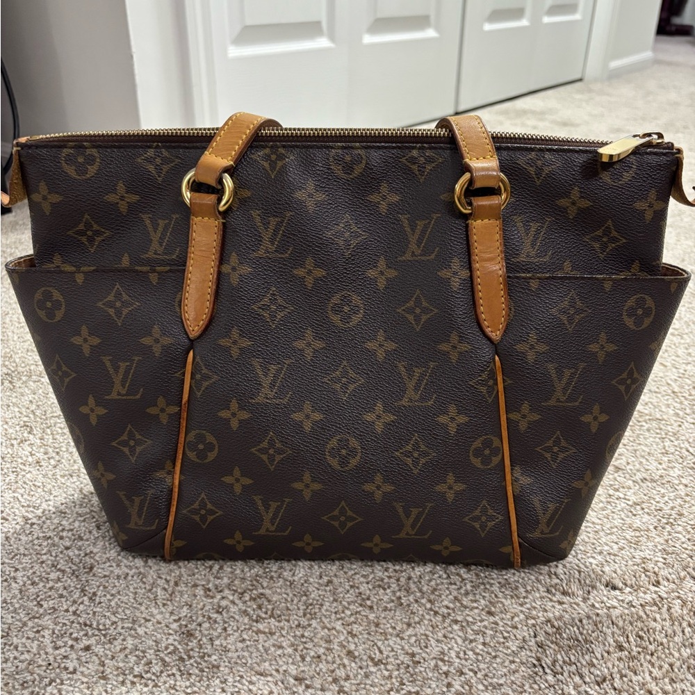 Louis Vuitton Monogram Canvas Brown/Tan Shoulder Bag